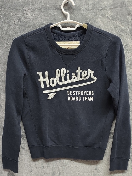 Hollister Tops - Hollister Black Crewneck Sweatshirt with White Script Logo sz Small